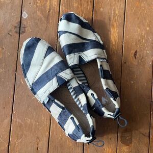 Toms Blue Canvas Bold Striped Bimini Comfort Slip On Loafers Flats